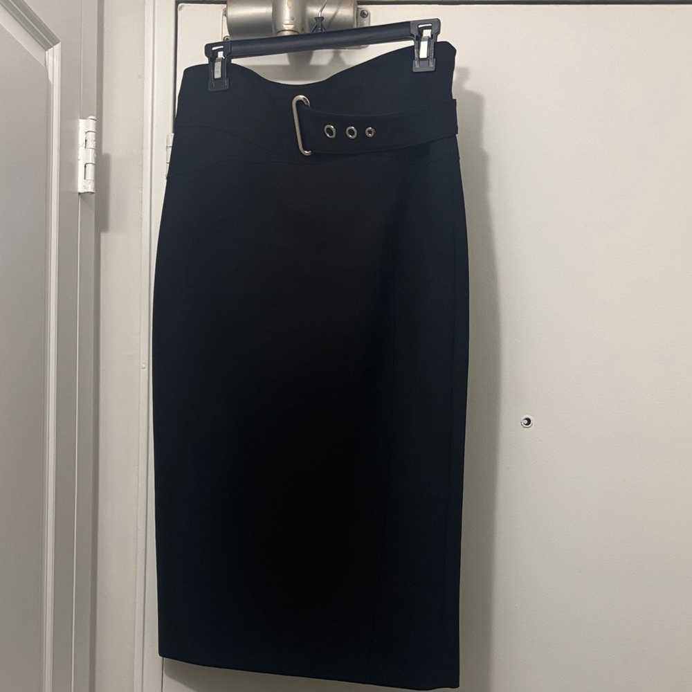 Karen Millen Black Midi Skirt with Belt
Size US8/UK12
Style SD023